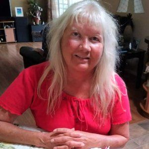 Meet your Posher, Elaine